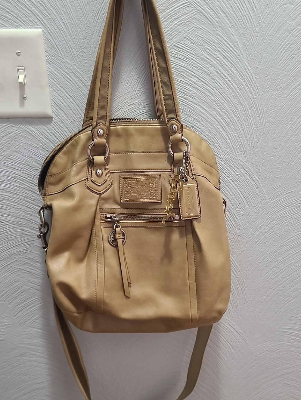 Coach Poppy Tan Shoulder Bag with Gold Hardware & Hangtags